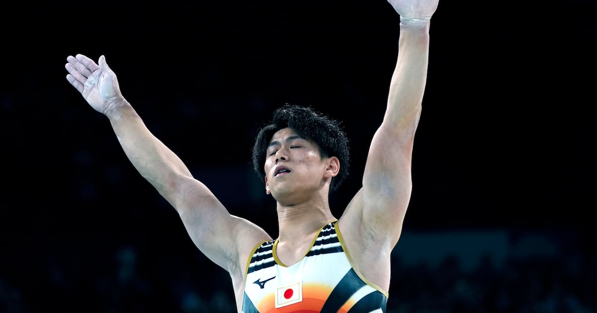 Japón doma a China y reina en gimnasia artística por equipos masculino