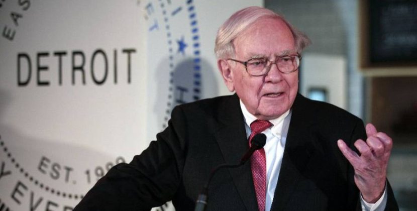 Warren Buffett advierte a los accionistas que no escuchen a expertos de Wall Street