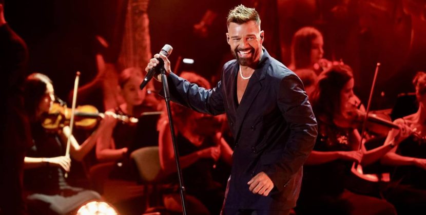 Ricky Martin revela que su padre le aconsejó decirle al mundo que es homosexual