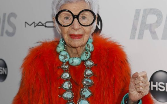 Fallece Iris Apfel, celebridad de la moda y conocida por su estilo excéntrico