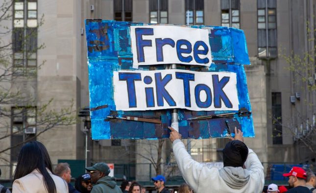 Senado federal aprueba medida que obliga a matriz de TikTok a vender o afrontar su veto