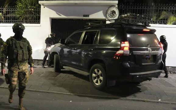 México difunde inéditos videos de incursión de fuerzas ecuatorianas en su embajada en Quito