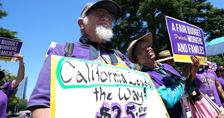 Acuerdan retrasar incremento al salario mínimo de trabajadores de salud en California