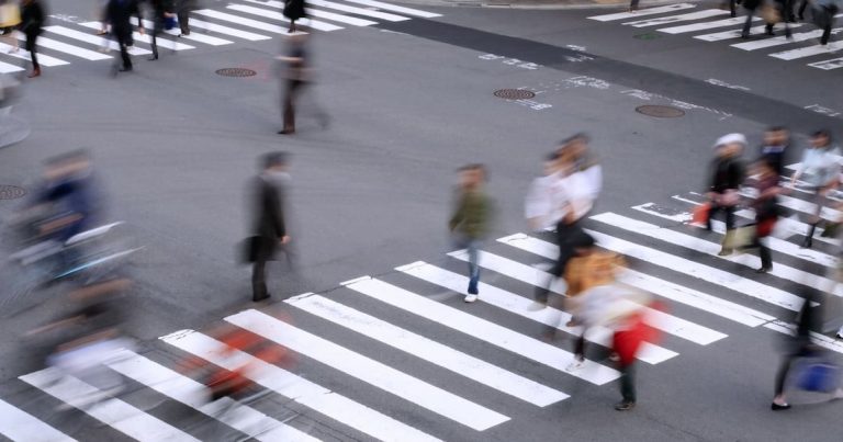 Exhortan a peatones a no caminar borrachos en las vías públicas