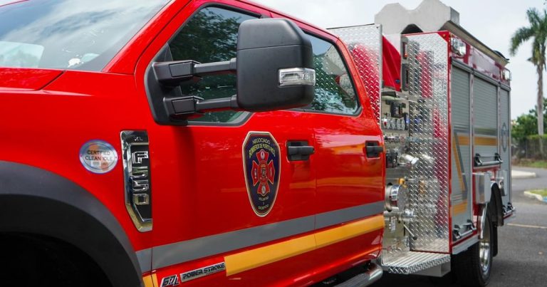 Empleadas de comedor escolar resultan afectadas por escape de gas en escuela de Bayamón