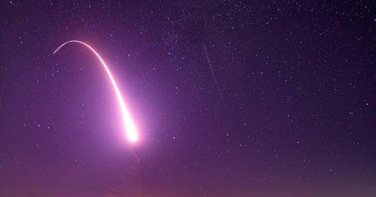 Las potencias nucleares aumentan dependencia de sus armas atómicas