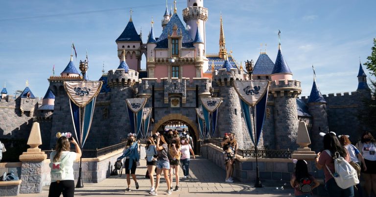 Aumentan las personas que se endeudan para ir a los parques de Disney
