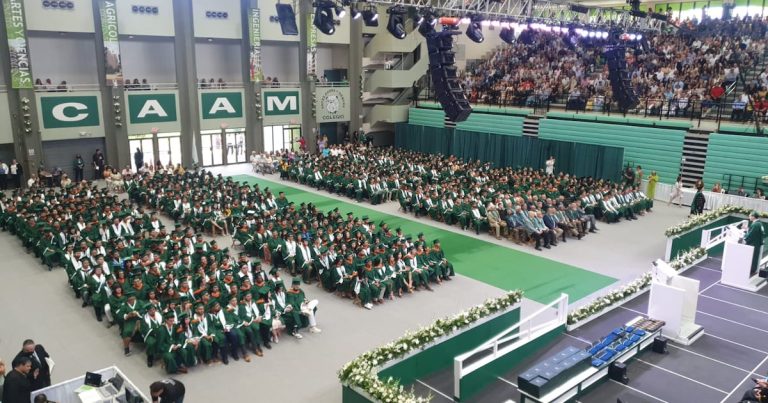 RUM celebra su centésima undécima graduación con 1,729 graduandos