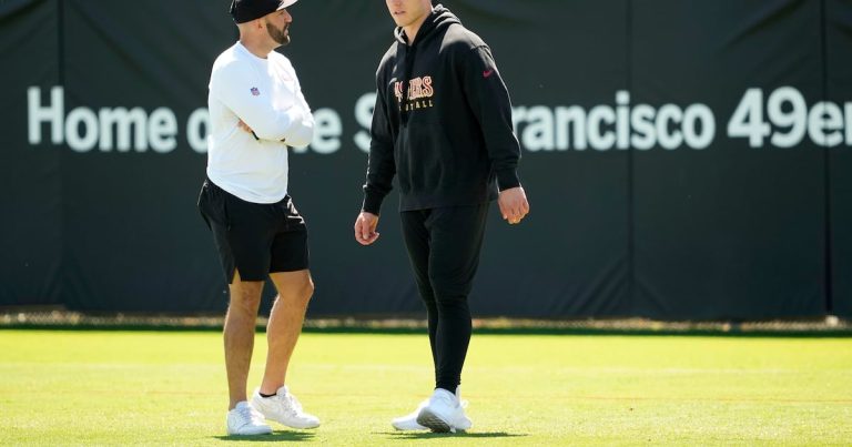 49ers anuncian extensión de contrato de dos años con Christian McCaffrey