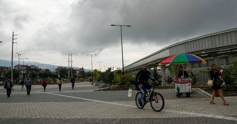 Ecuador anuncia nuevos racionamientos energía eléctrica dos días después de un apagón masivo
