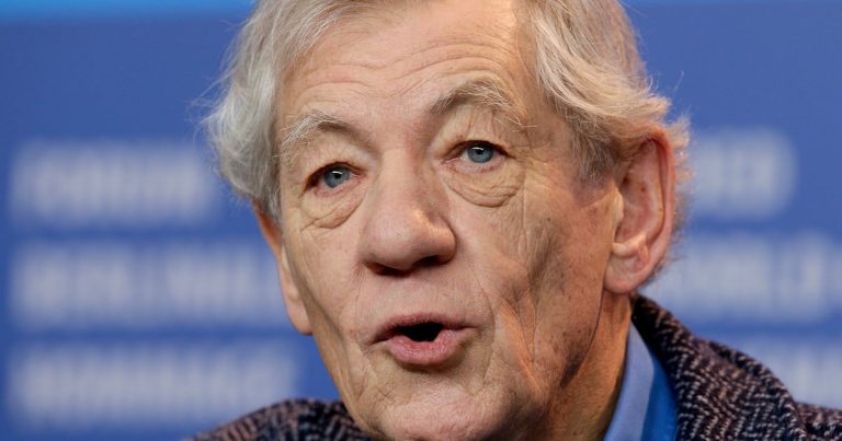 Ian McKellen se recupera de una caída de los escenarios en Londres