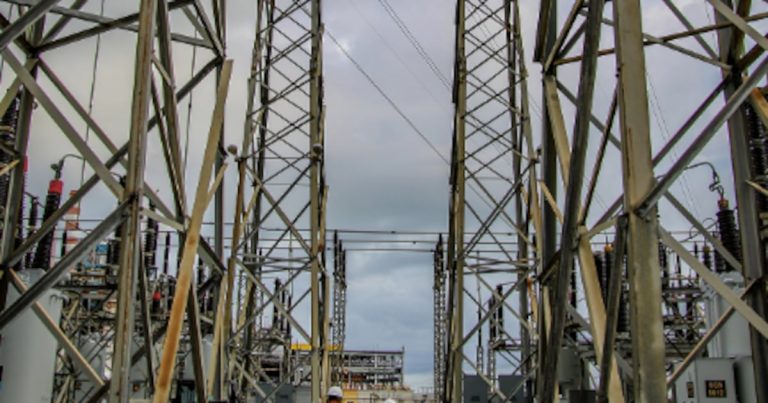 Políticos amanecen furiosos con LUMA Energy