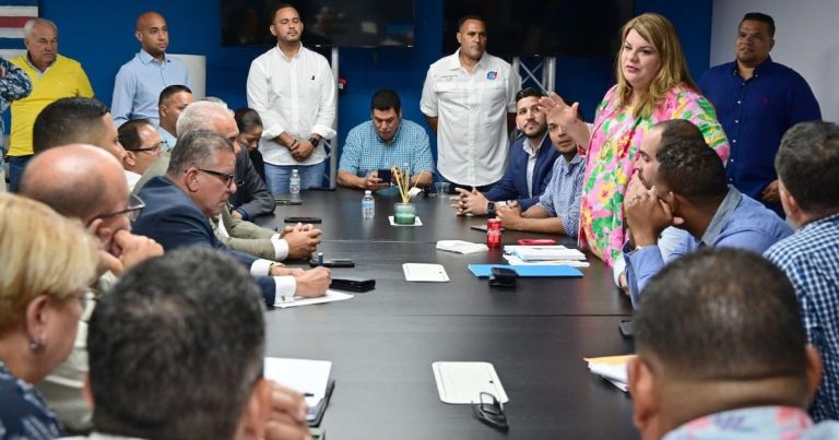 Jenniffer González Colón se reúne con aspirantes del PNP