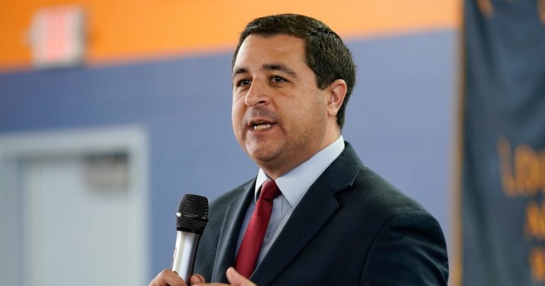 Acusan abogados y asesor de Trump por enviar documentos falsos sobre resultados elecciones