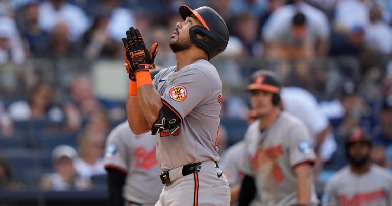 Orioles se valen de gran 2do inning para vapulear 17-5 a Yankees