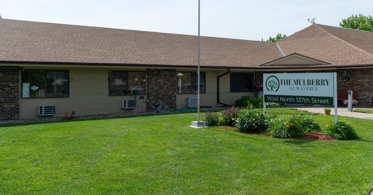 Funeraria en Nebraska descubre que mujer seguía viva horas después de ser declarada muerta