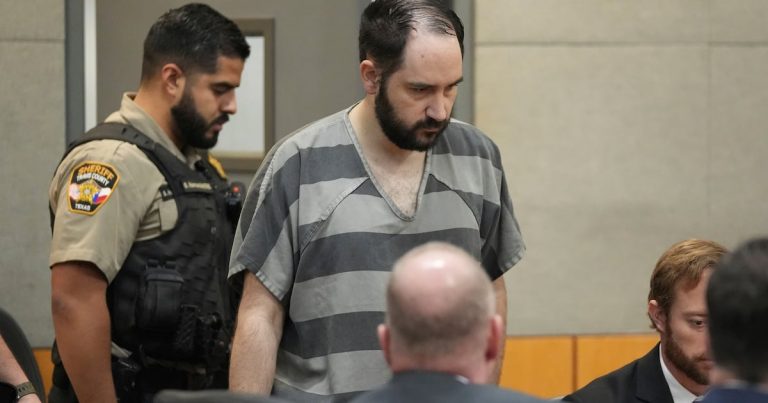 Fiscal pide a tribunal de Texas que anule indulto a exsargento que mató a manifestante