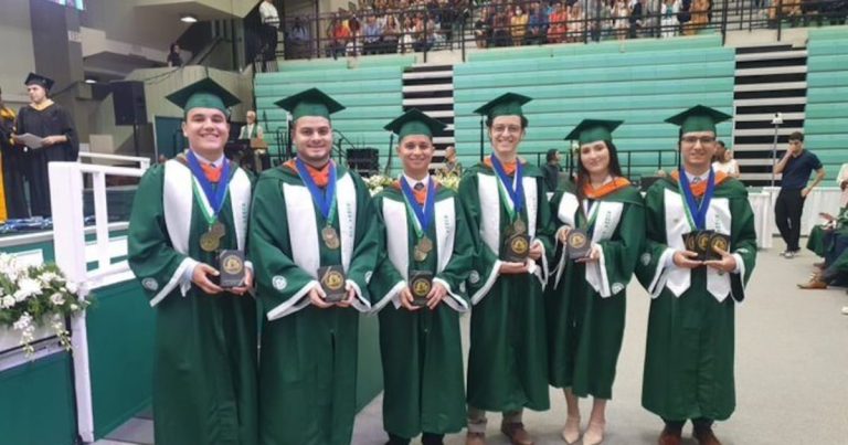 15 estudiantes del RUM se gradúan con promedio perfecto