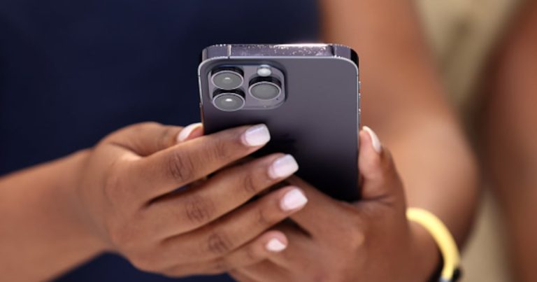 Hombre demanda a Apple después de que su esposa descubriera su infidelidad