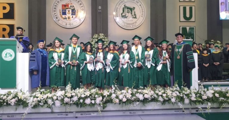 15 estudiantes del RUM se gradúan con promedio perfecto