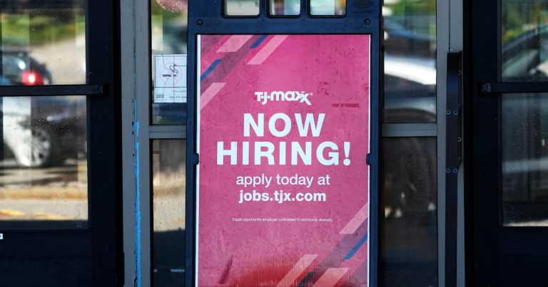 Leve alza en número de estadounidenses que solicitaron ayuda por desempleo