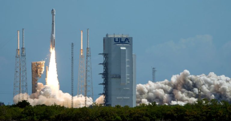 Boeing envía dos astronautas al espacio en histórico lanzamiento