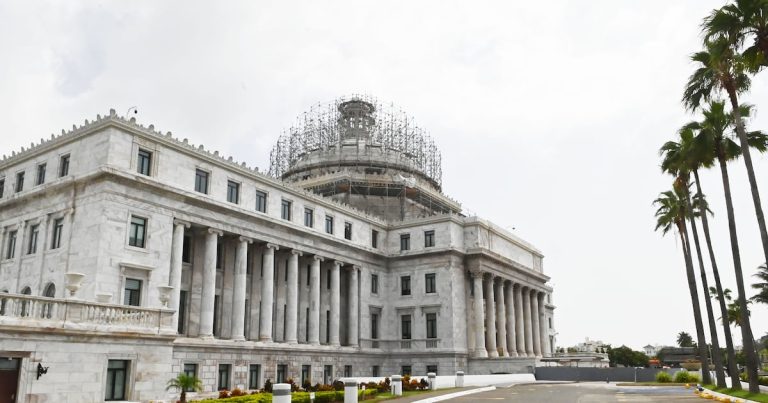 Gobernador firma ley para prevenir el acoso y hostigamiento sexual en el deporte