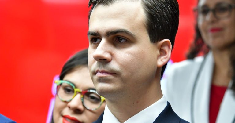 Pablo José Hernández presenta propuestas para reducir deudas estudiantiles en la Isla