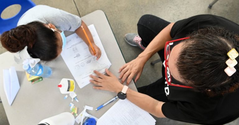 Maestros transitorios se quedan sin cobrar, según la FMPR