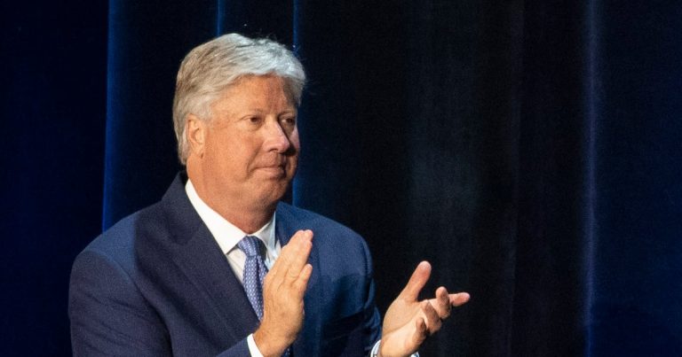 Pastor de iglesia en Texas acusado de abusar de niña renuncia