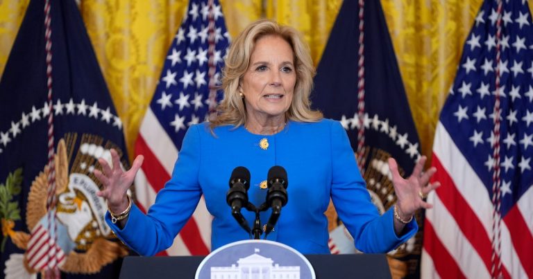 Joven defensora del aborto hará campaña con la primera dama de los Estados Unidos