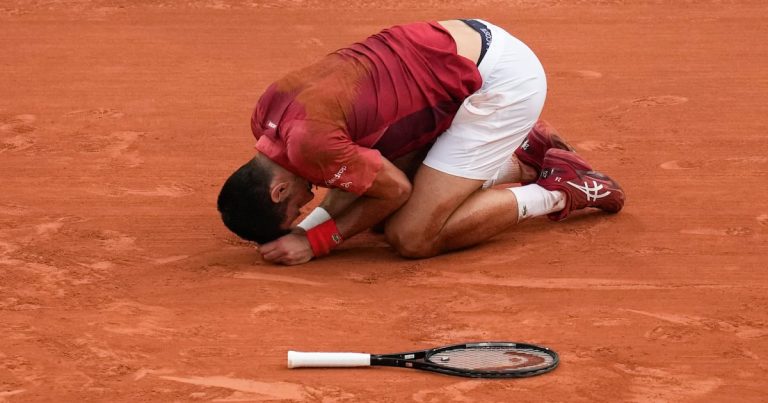 Djokovic dice que salió bien de cirugía en rodilla