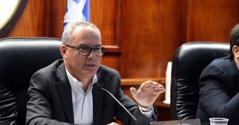 Favorecen proyecto de ley que busca suplirle baterías eléctricas a través de FEMA a familias de escasos recursos