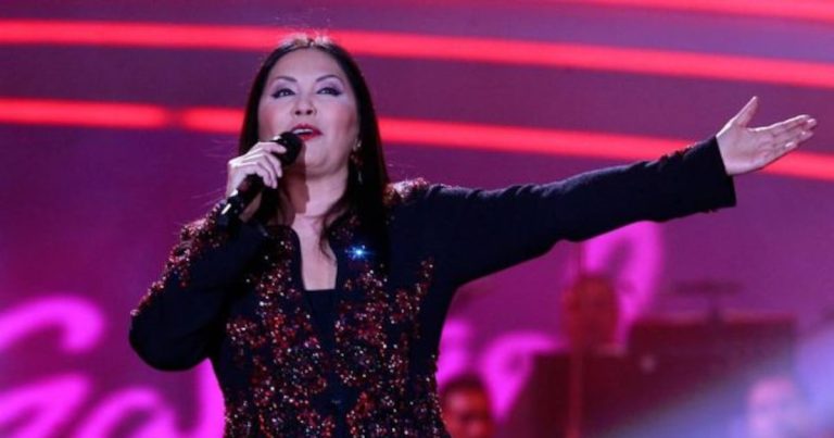 Ana Gabriel aclara por quién escribió su famoso tema “Simplemente amigos”