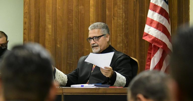 Juez ordena al gobierno dar información pública sobre nóminas de confianza