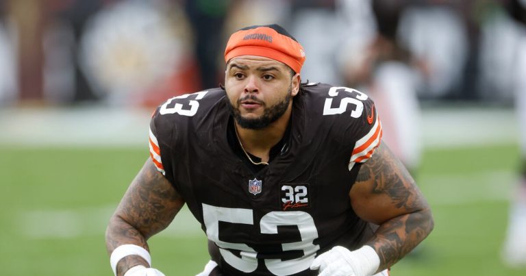 Browns traen de vuelta a Harris en canje de Seattle por selección de sexta ronda del draft 2026