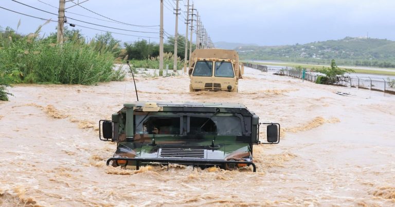 Guardia Nacional realiza misiones de rescate tras el paso de Ernesto por la Isla