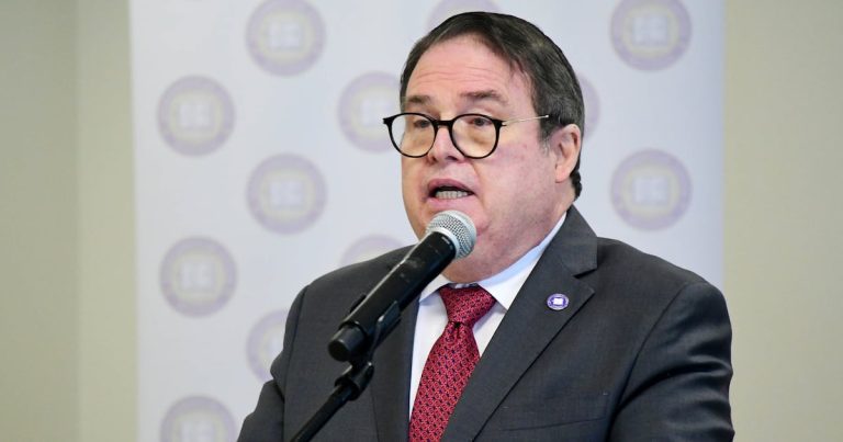 Exigen a Justicia que atienda irregularidades señalas por el Inspector General contra Vivienda Pública