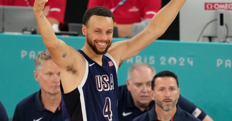 Con recital de Curry, EEUU atrapa otro cetro olímpico en basket olímpico al vencer 98-97 a Francia