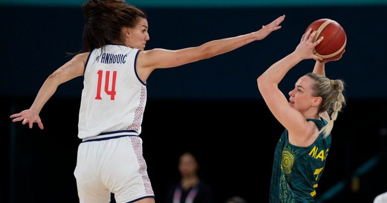 Australia supera a Serbia y se instala en las semifinales del torneo femenino de baloncesto olímpico