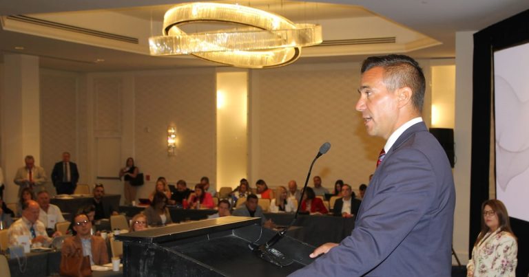 Asociación de Hospitales analiza aspectos legales de la inteligencia artificial en simposio