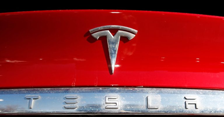 Tesla llama a revisión a más de 1.6 millones de autos en China para actualización de software remota