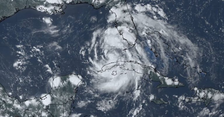 Tormenta tropical Debby amenaza con convertirse en huracán