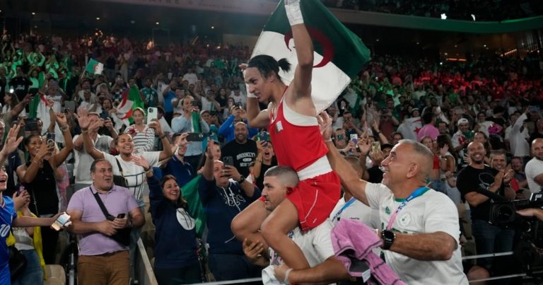 Boxeadora Imane Khelif gana el oro olímpico tras afirmaciones erróneas sobre su género