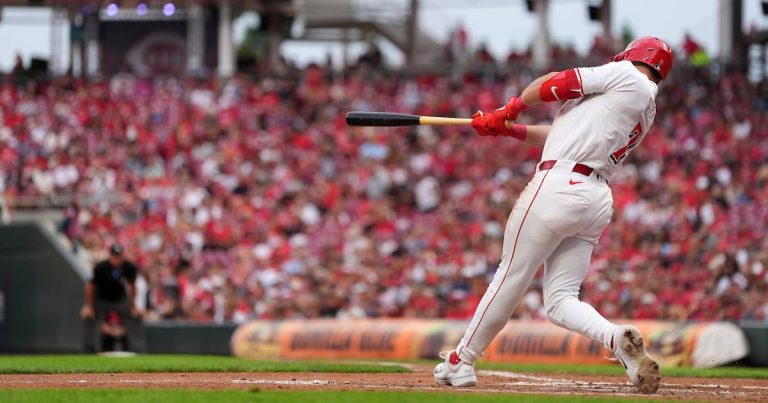 Par de jonrones de Steer contribuyen en triunfo de Rojos por 6-1 sobre Cardenales