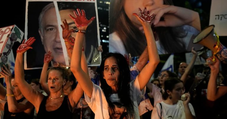 Israel ataca Gaza mientras Blinken viaja a la región para buscar un cese el fuego