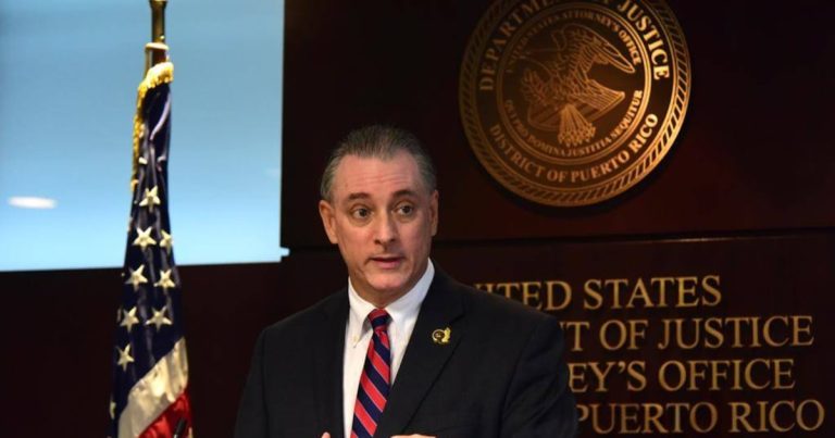 Acusan a hombre por fraude bancario, quiebra y robo de identidad