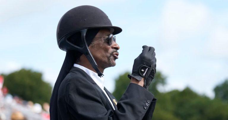 Snoop Dogg se convierte en una de las figuras fuera de las canchas de París 2024