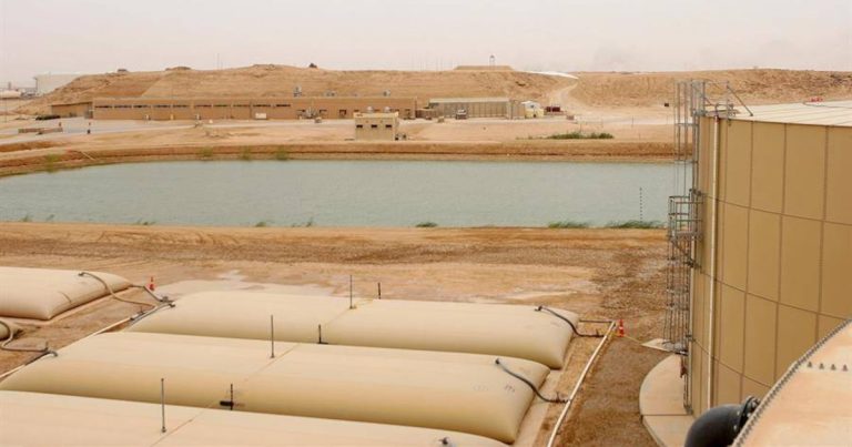 Ataque con cohetes contra base militar en Irak causa heridas a personal de EEUU