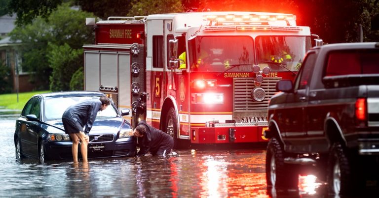 Lento avance de tormenta Debby deja aguaceros y amenaza de inundaciones en sureste de EEUU